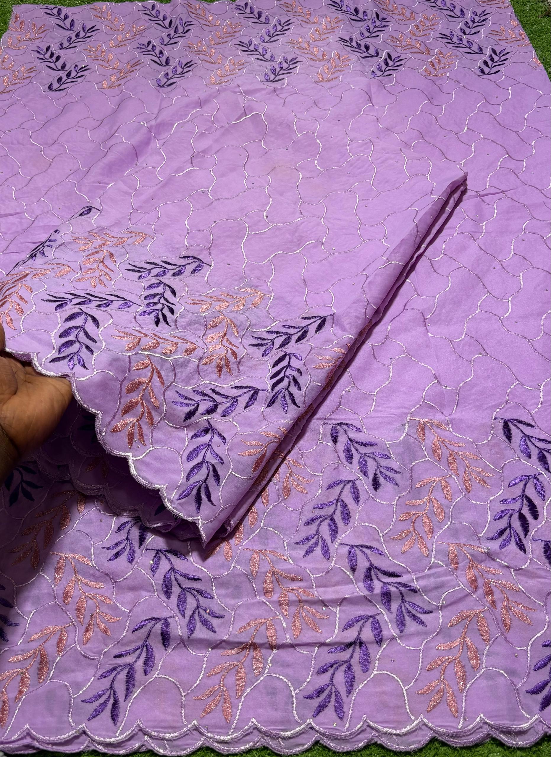 Brodé Arva Violette par 5 yards