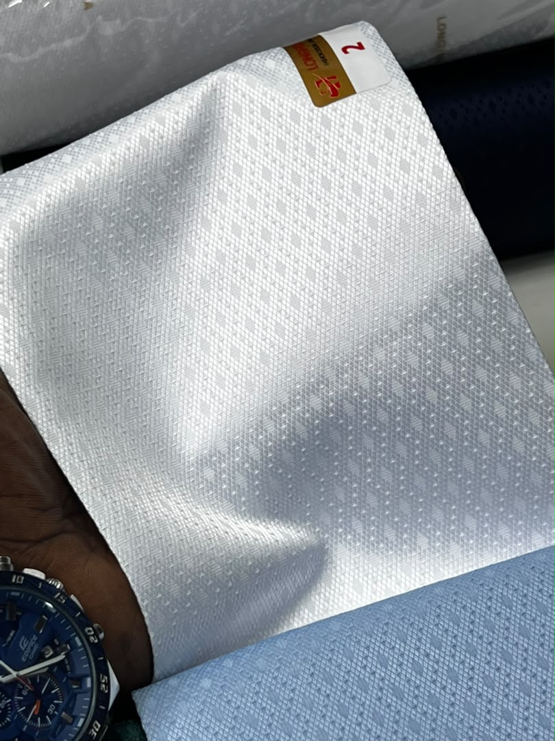 Tissu Italien Crème par mètre — tissu Supercent à Dakar