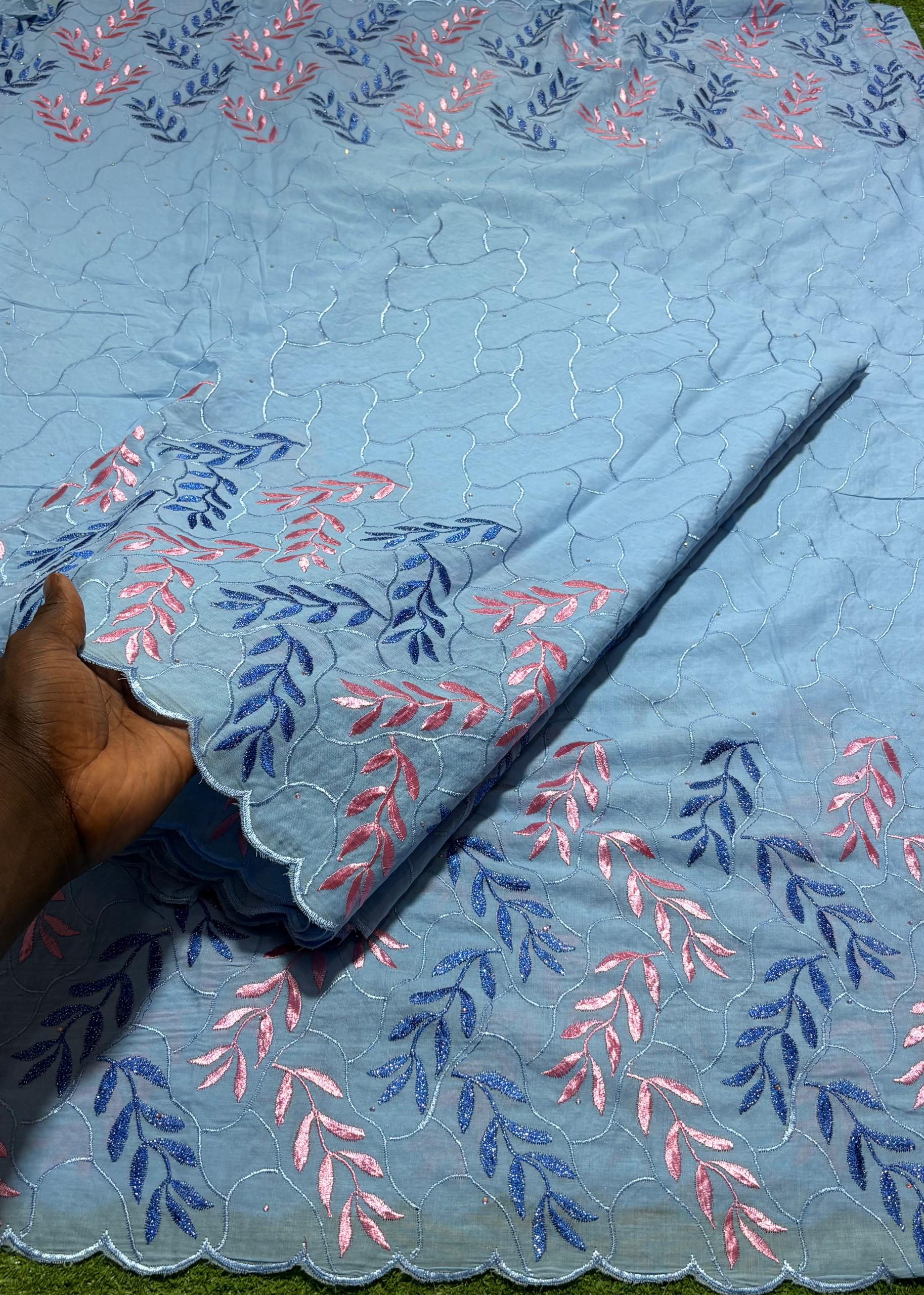 Brodé Arva Cyan par 5 yards