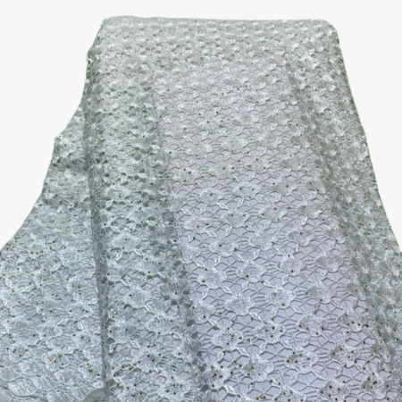 Tissu Brodés couleur blanc 5 yards