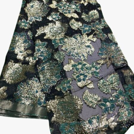 Voile feulerez motif vert foncé  par yard